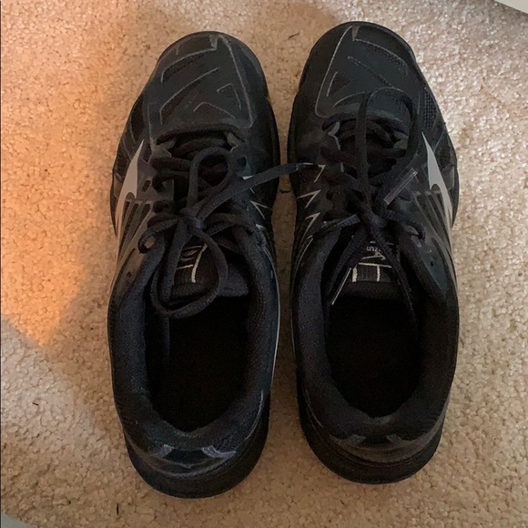 Volleyball Shoes - Picture 3 of 7